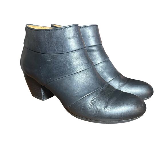 Comfortiva Anesbury Black Leather Ankle Booties - Size 8 - Picture 2 of 11